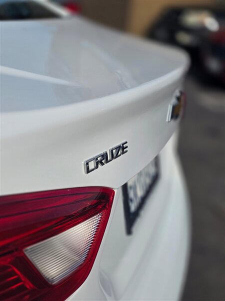 Used 2017 Chevrolet Cruze LT w/ Convenience Package FWD image 16