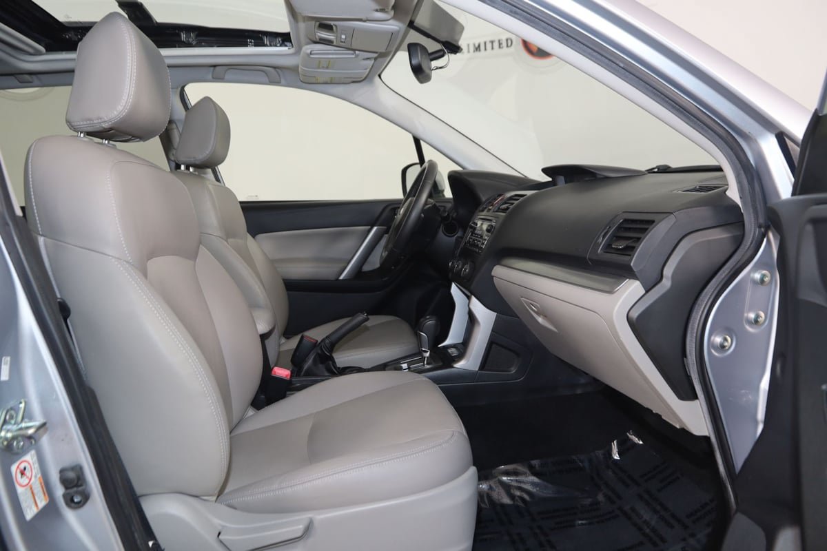 Used 2015 Subaru Forester 2.5i Limited AWD/4WD image 12