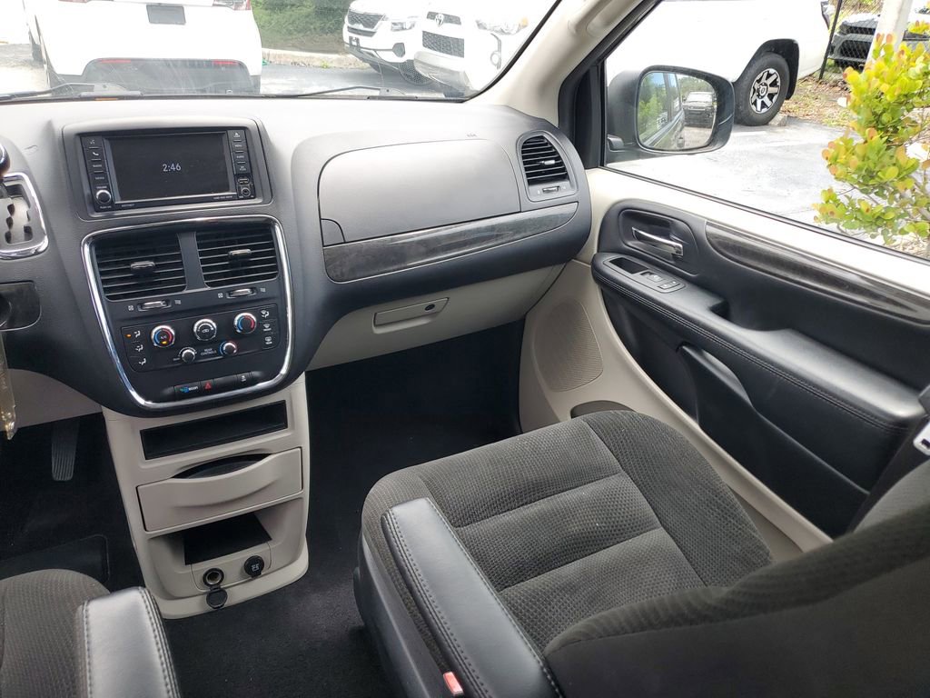 Used 2019 Dodge Grand Caravan SE FWD image 14