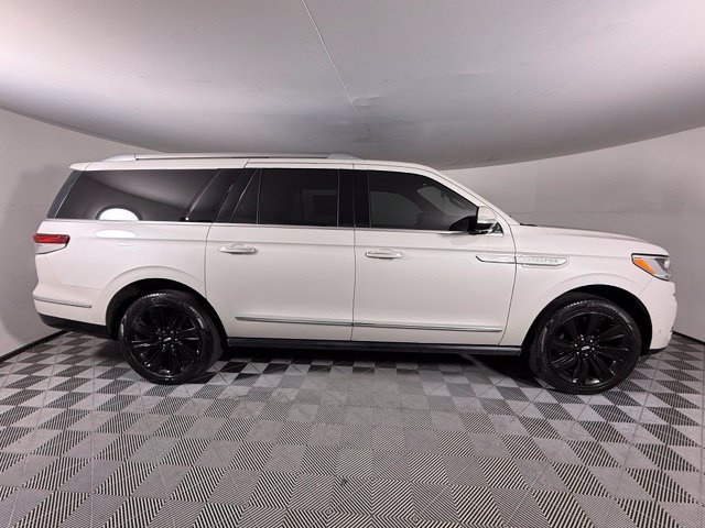 Used 2023 Lincoln Navigator L Reserve AWD/4WD image 8