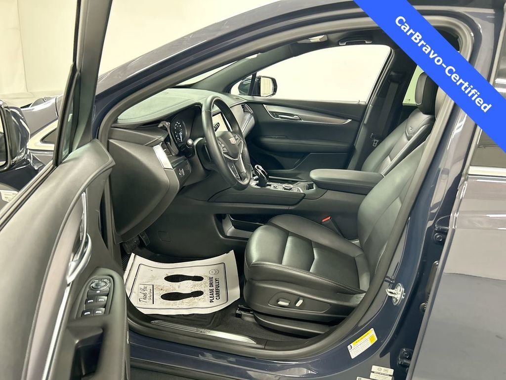 Certified 2025 Cadillac XT5 Luxury image 9
