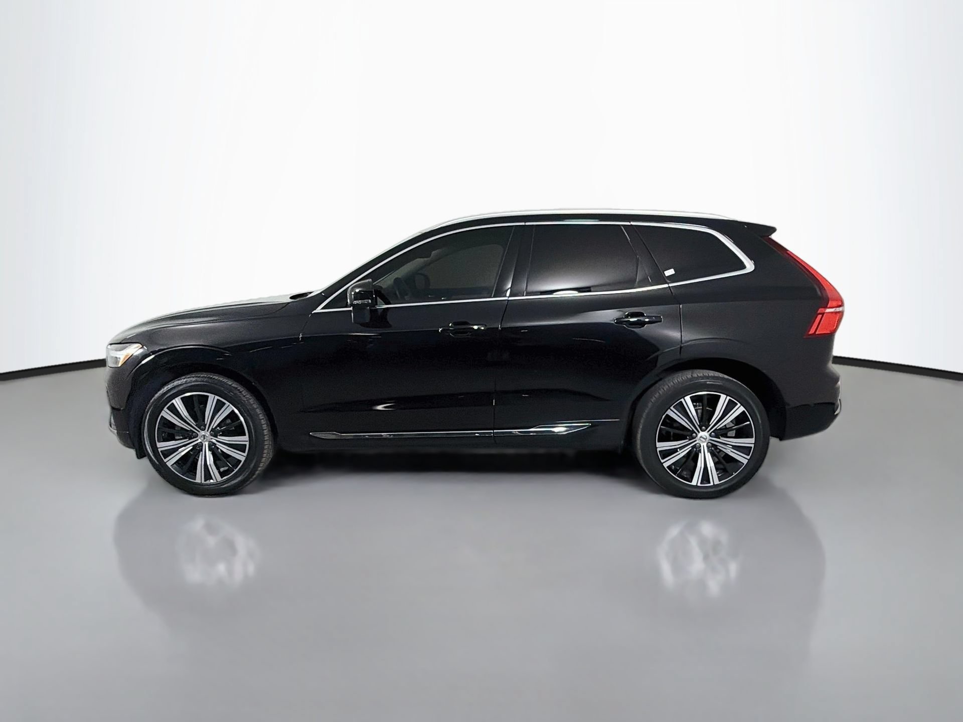 Certified 2023 Volvo XC60 B5 Plus w/ Protection Package Premier FWD image 9