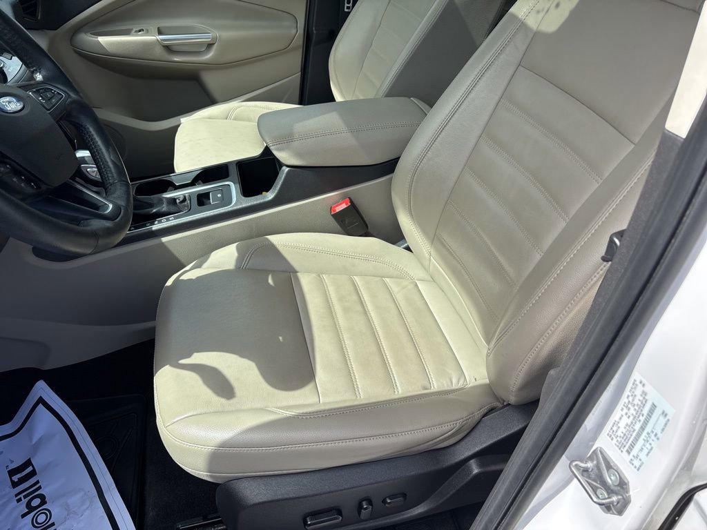 Used 2019 Ford Escape Titanium AWD/4WD image 14