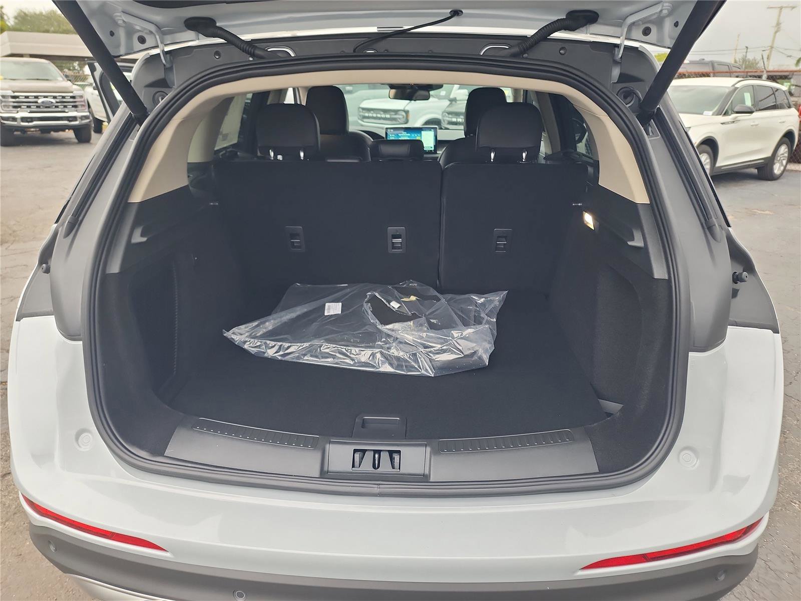 New 2026 Lincoln Corsair Premiere image 18