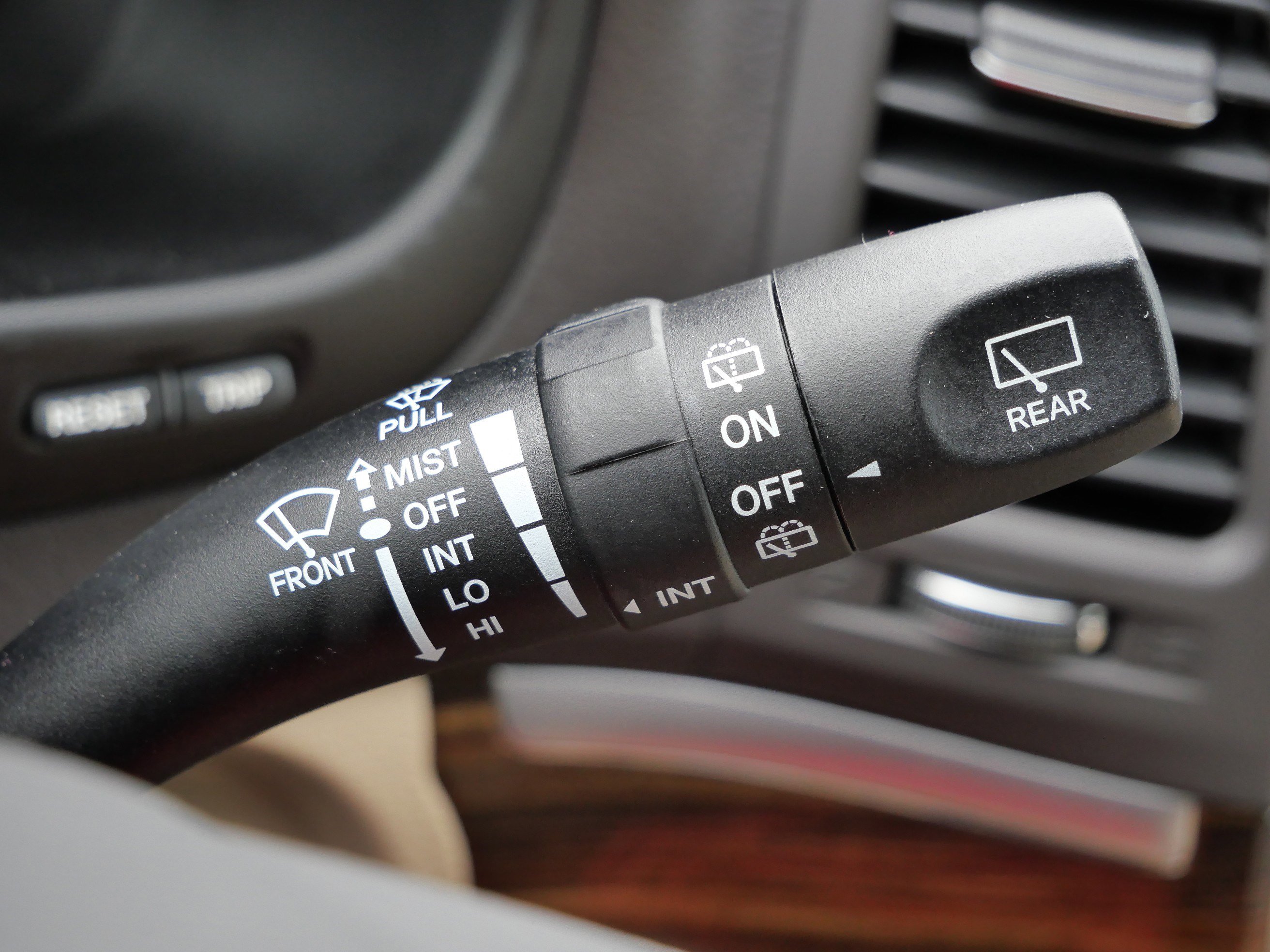 Used 2011 Hyundai Santa Fe GLS image 32