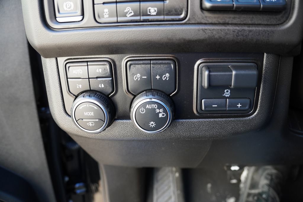 Certified 2024 Chevrolet Suburban High Country image 28