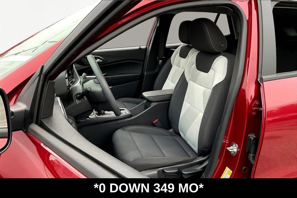 Used 2025 Chevrolet Trax LS image 23