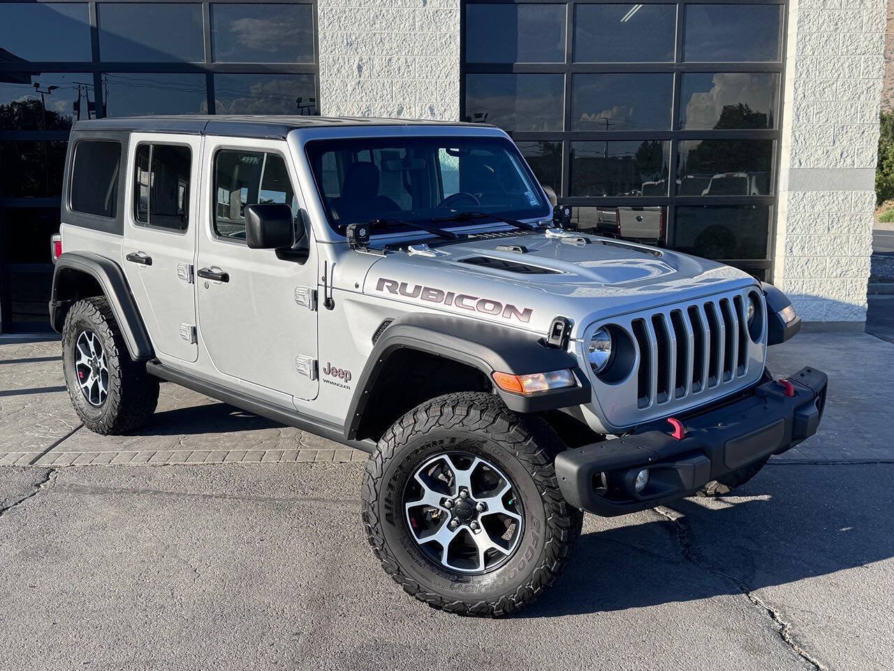 Used 2023 Jeep Wrangler Unlimited Rubicon w/ Cold Weather Group AWD/4WD image 2