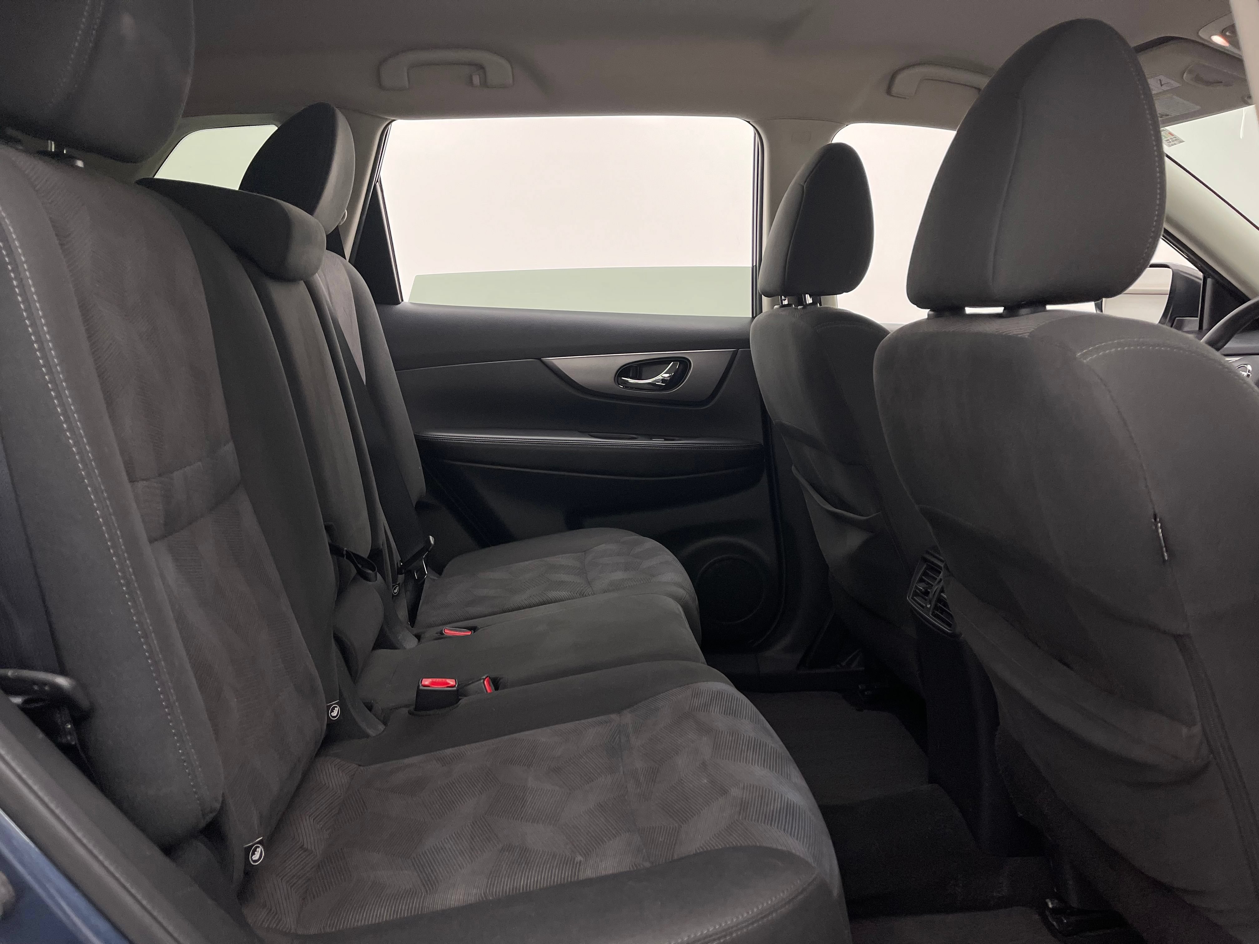 Used 2016 Nissan Rogue SV AWD/4WD image 33