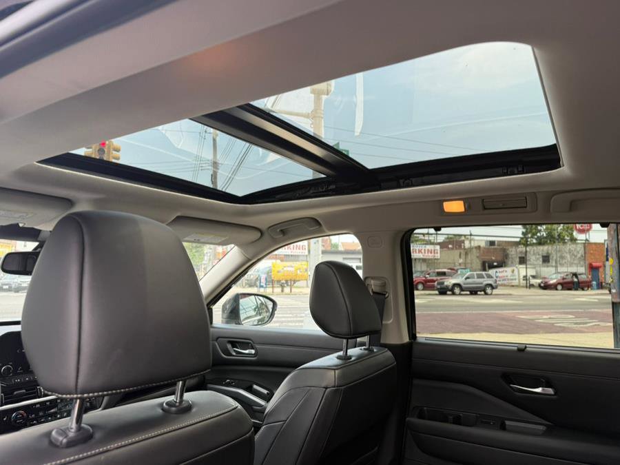 Used 2022 Nissan Pathfinder SL w/ SL Premium Package image 12
