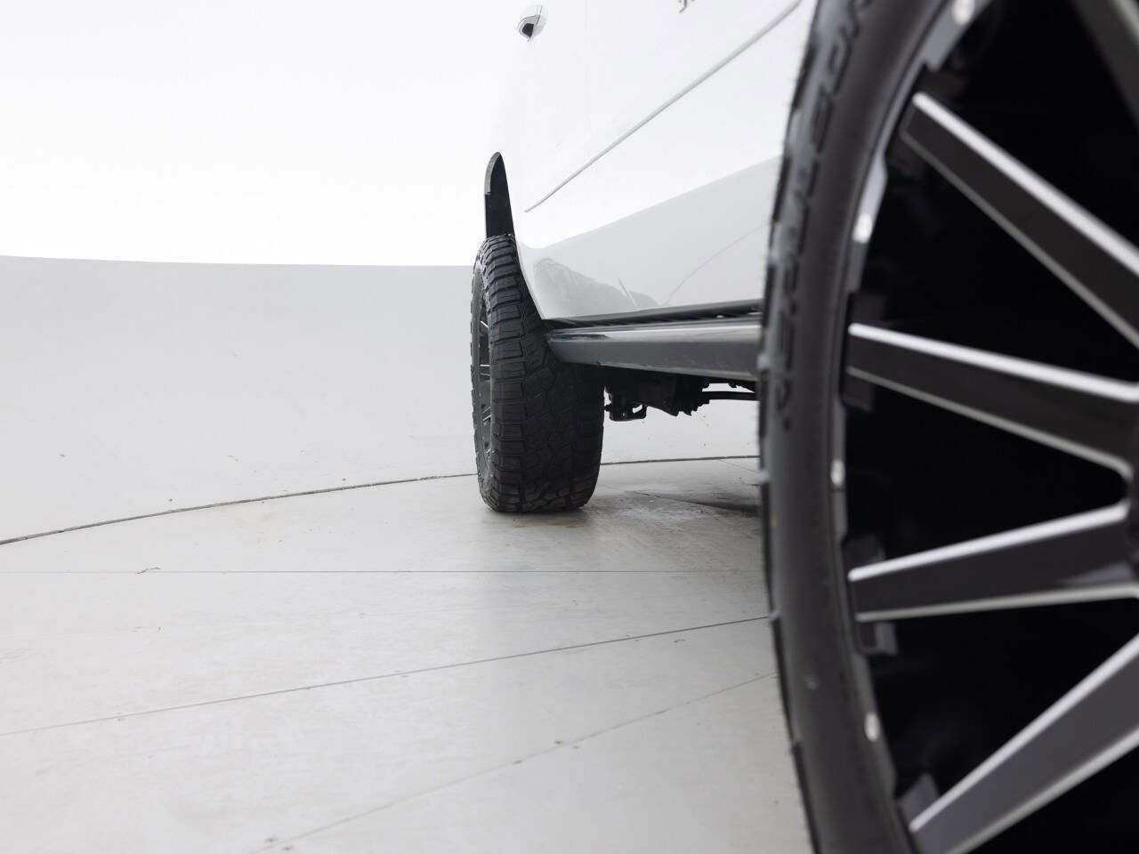 Used 2015 Chevrolet Suburban LTZ image 21