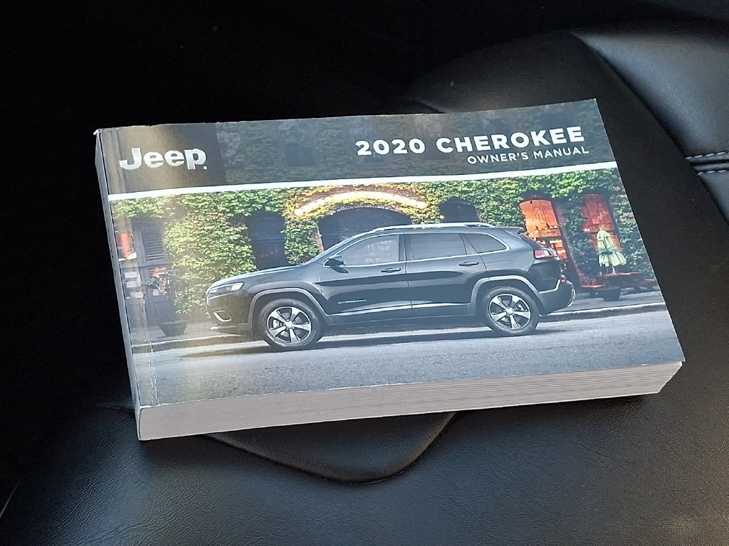 Used 2020 Jeep Cherokee Latitude Plus w/ Cold Weather Group AWD/4WD image 25