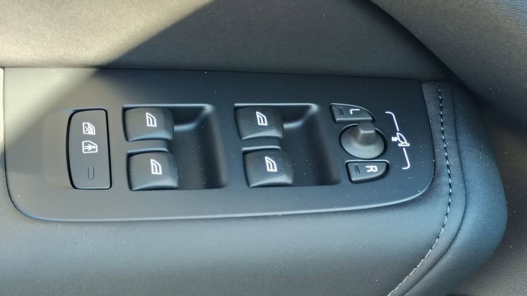 New 2026 Volvo XC60 B5 Plus w/ Climate Package image 10