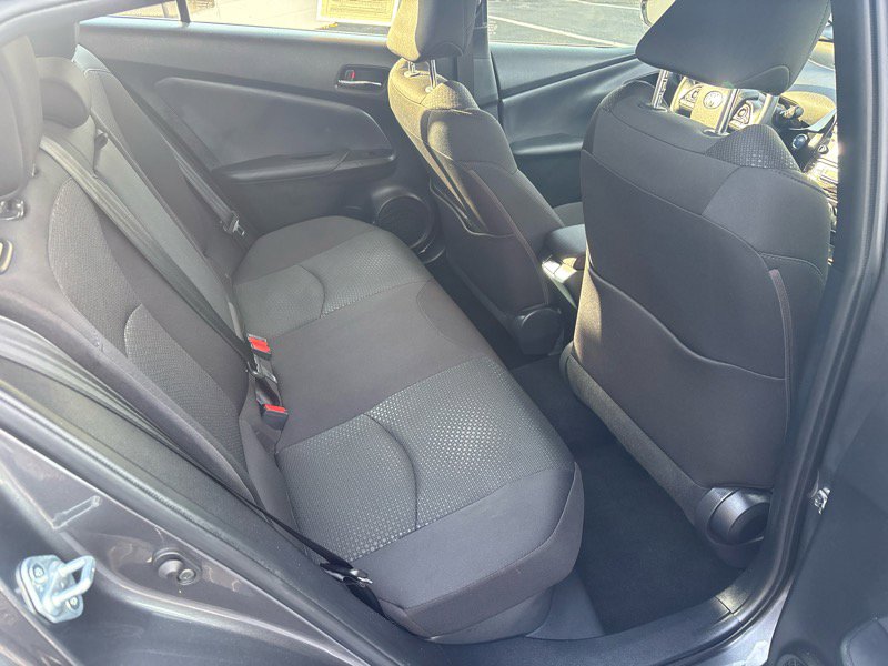 Used 2020 Toyota Prius LE image 30