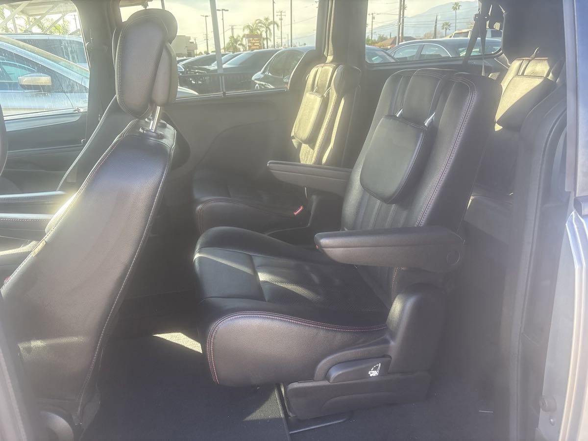 Used 2019 Dodge Grand Caravan GT image 28