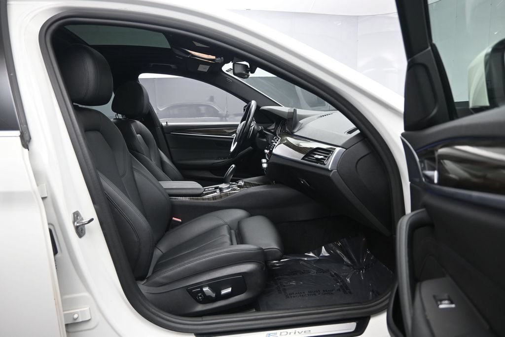 Used 2019 BMW 530e xDrive w/ Convenience Package AWD/4WD image 29