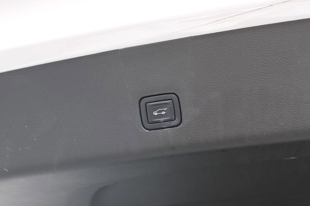 Used 2023 Chevrolet Traverse Premier image 17