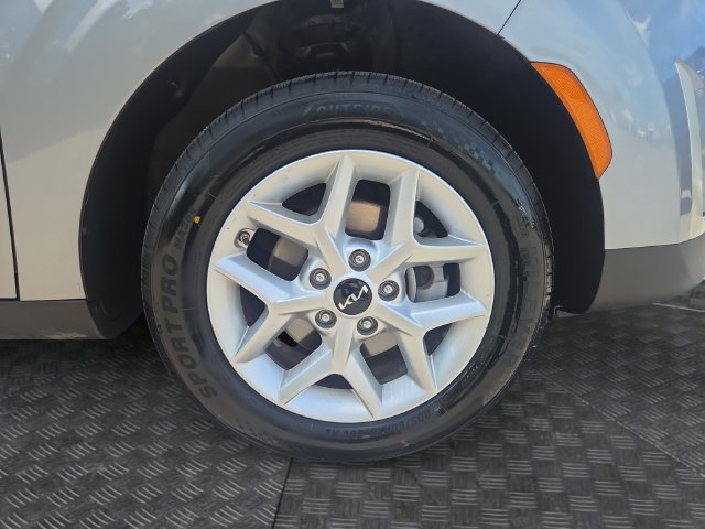Used 2025 Kia Soul LX w/ LX Technology Package FWD image 35