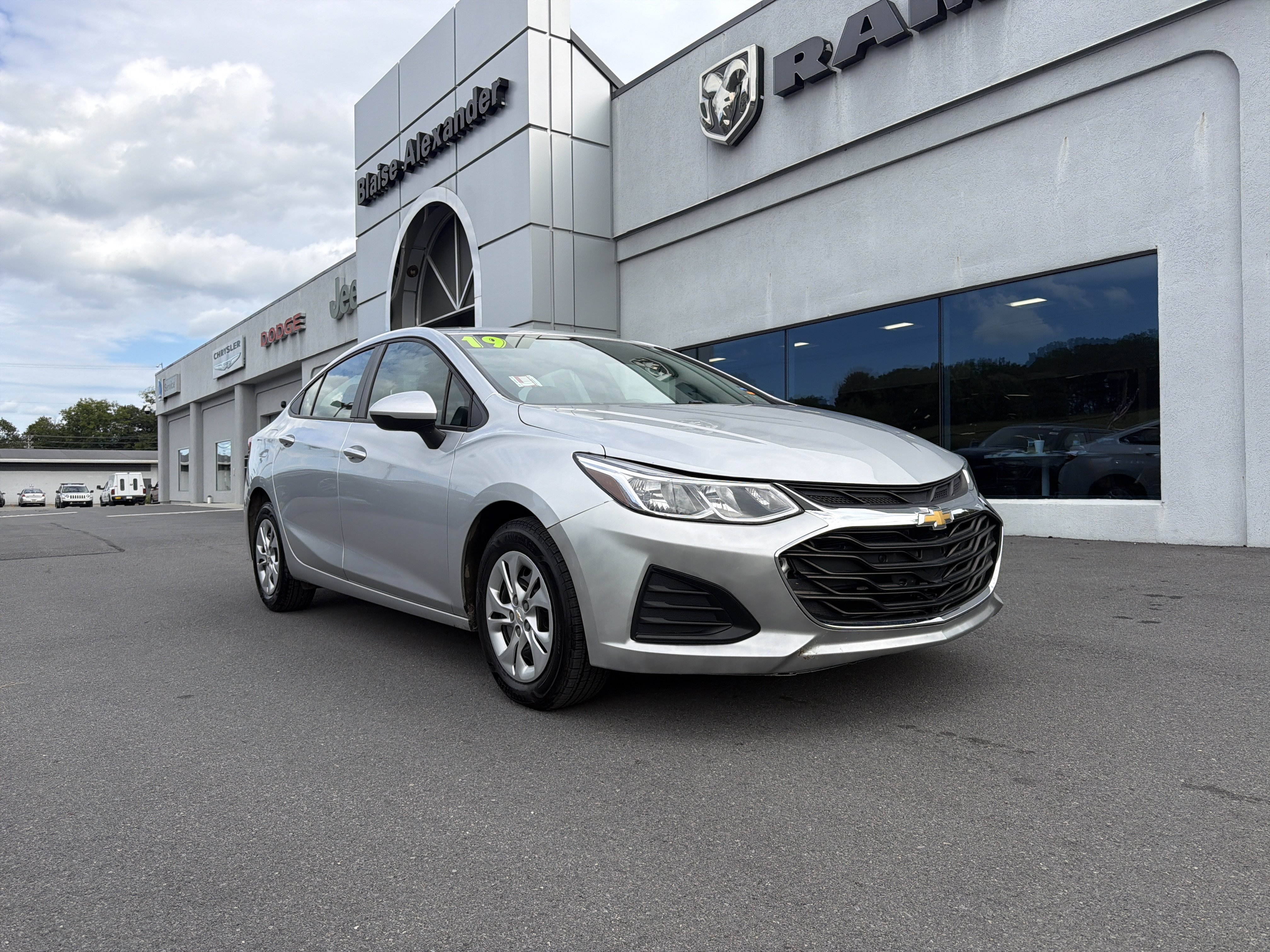 Used 2019 Chevrolet Cruze LS FWD image 1