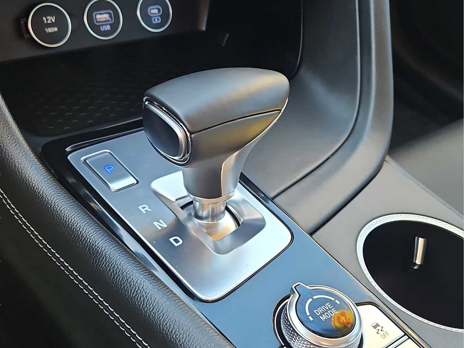 Used 2025 Genesis G70 2.5T image 29