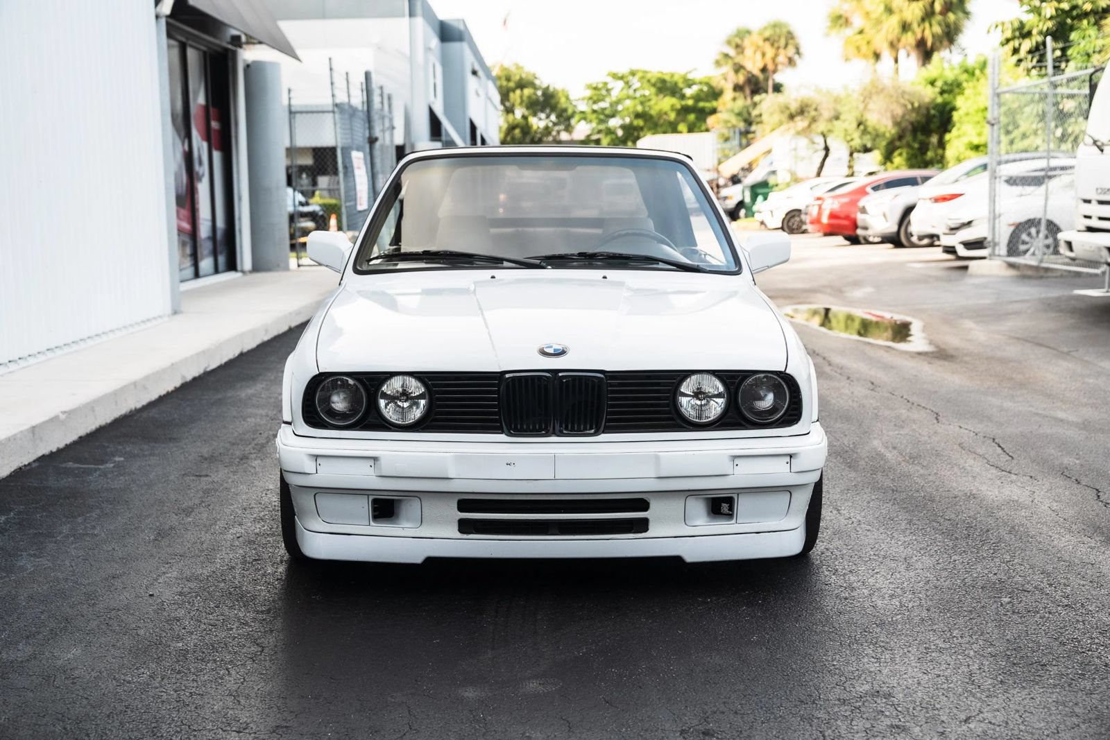 Used 1991 BMW 325i Convertible RWD image 3