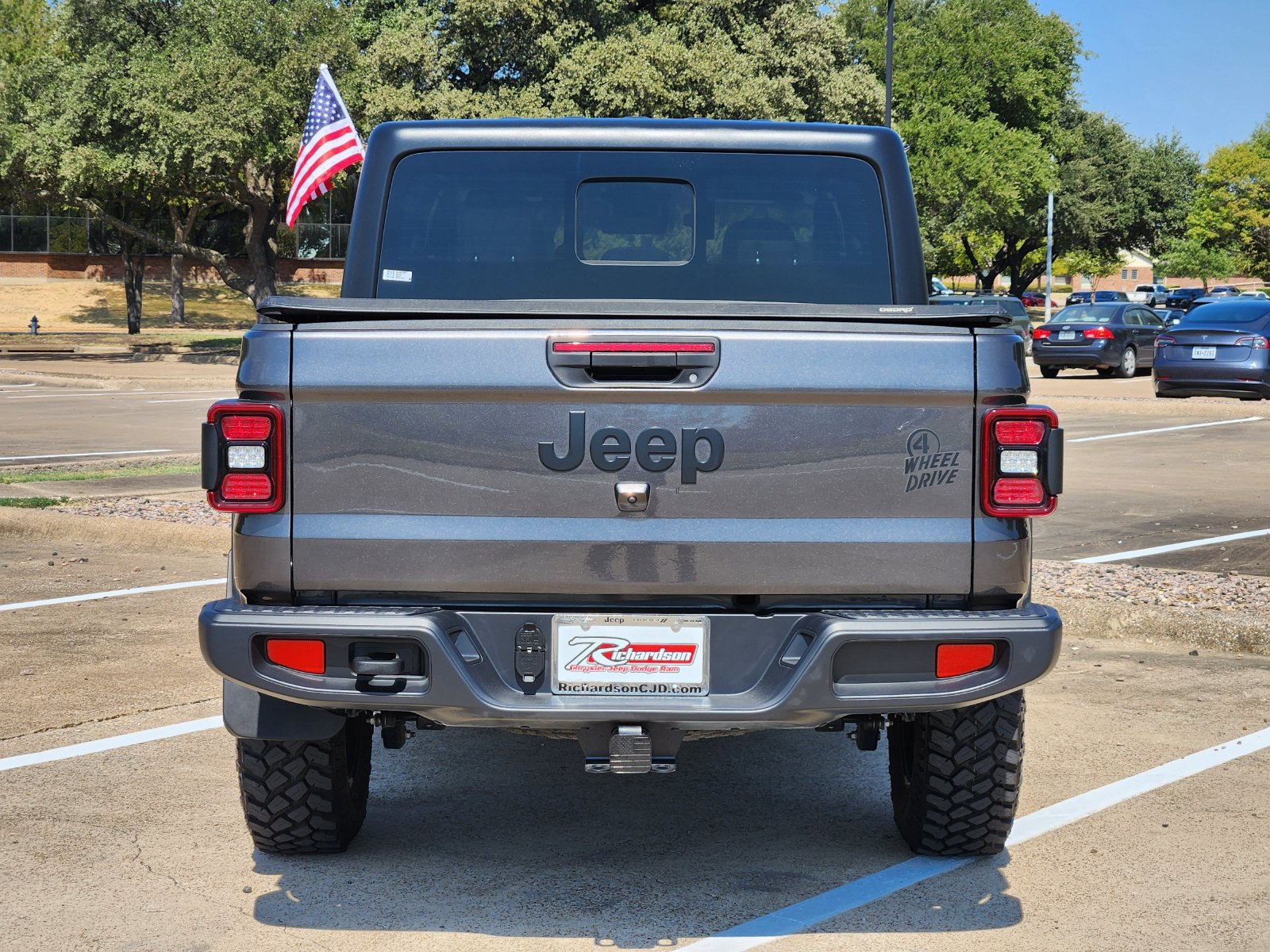 Used 2025 Jeep Gladiator Sport AWD/4WD image 5