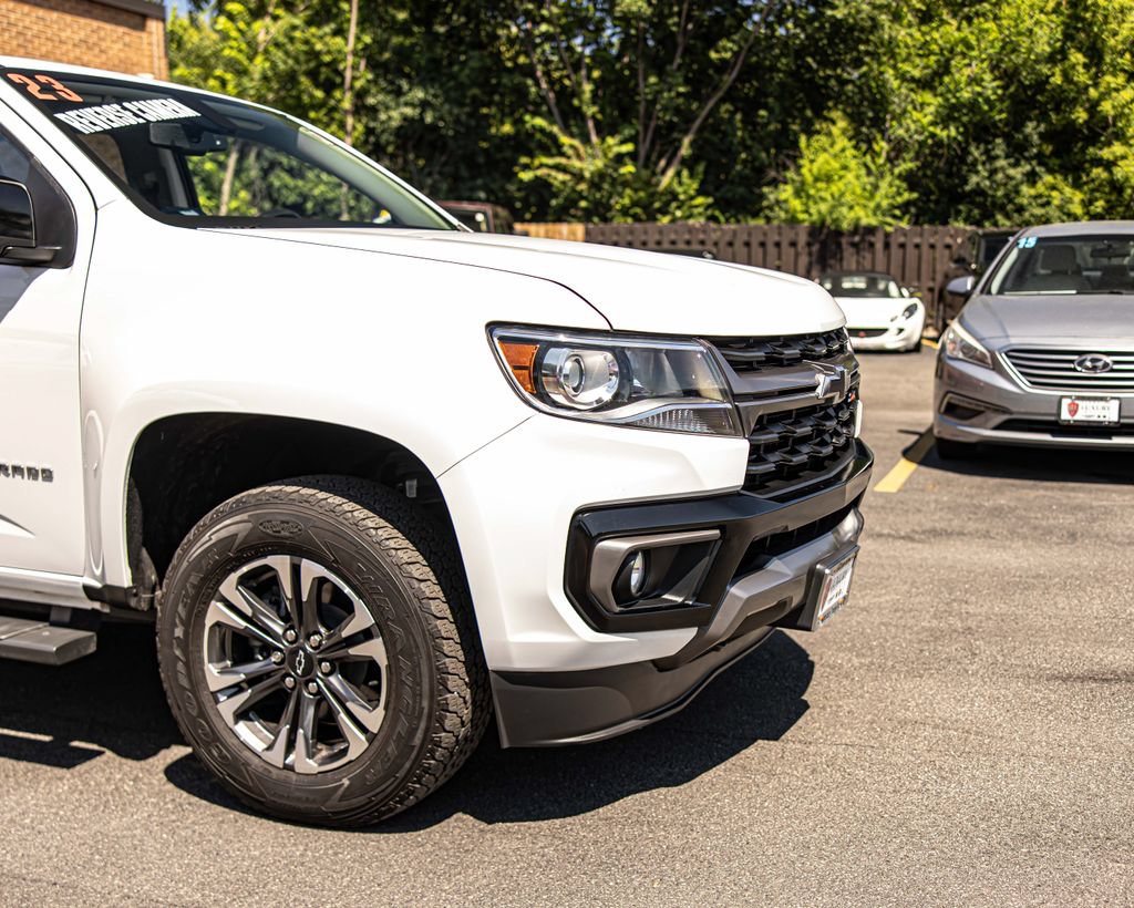 Used 2022 Chevrolet Colorado Z71 AWD/4WD image 3