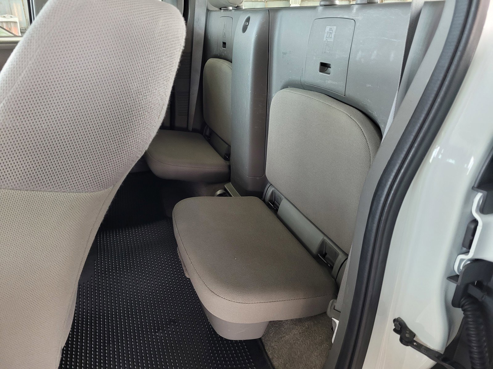 Used 2013 Nissan Frontier S image 6