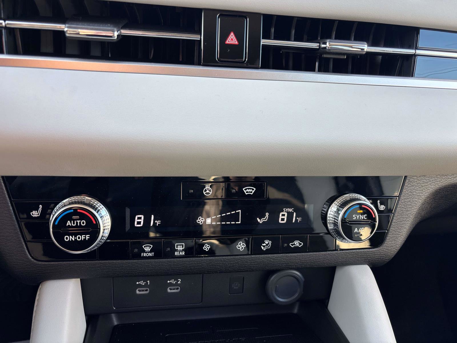 New 2026 Mitsubishi Outlander SE image 12