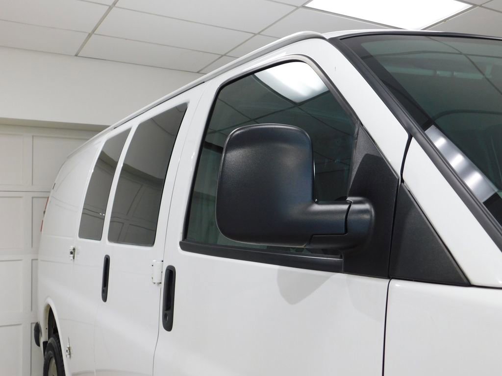 Used 2017 GMC Savana 2500 RWD image 9