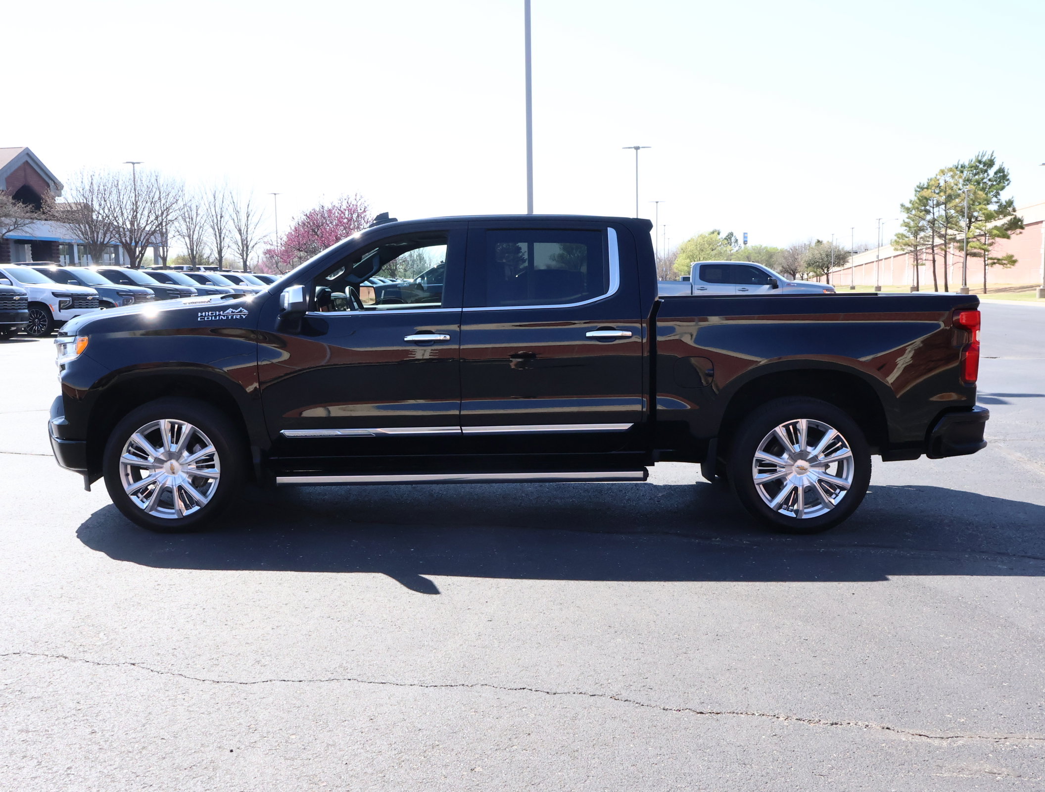 Used 2023 Chevrolet Silverado 1500 High Country w/ High Country Premium Package AWD/4WD image 37