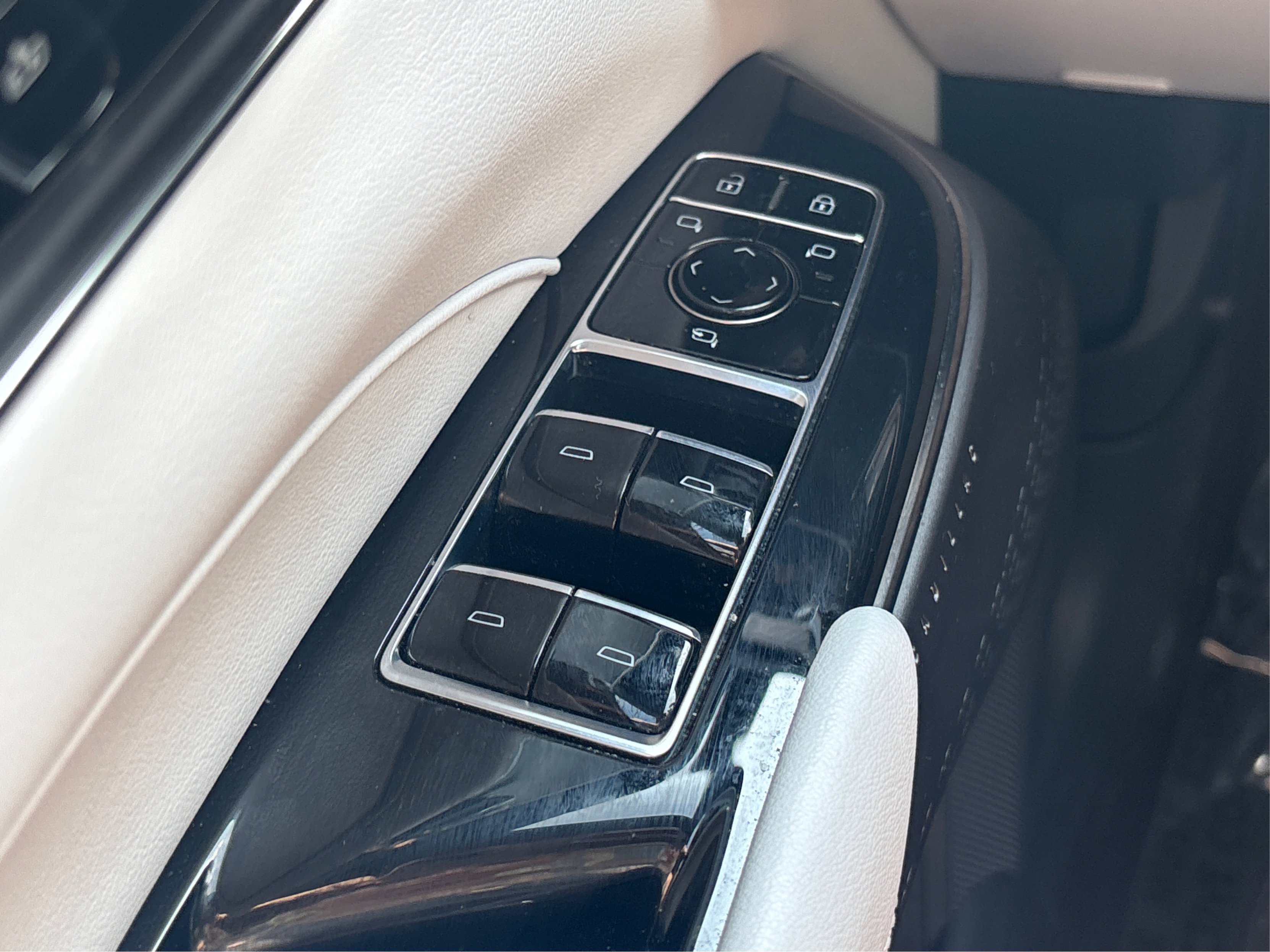 Used 2024 Cadillac Lyriq Luxury w/ LPO, Floor Liner Package image 53