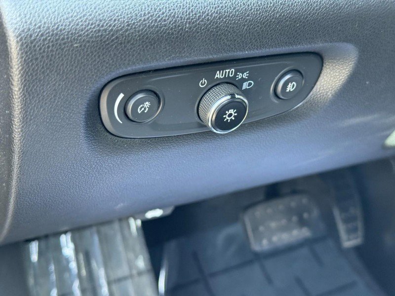 Used 2020 Chevrolet Traverse LT image 17