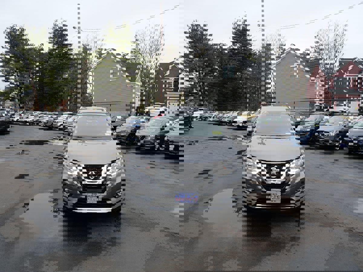 Used 2017 Nissan Rogue SV w/ SV Premium Package image 3