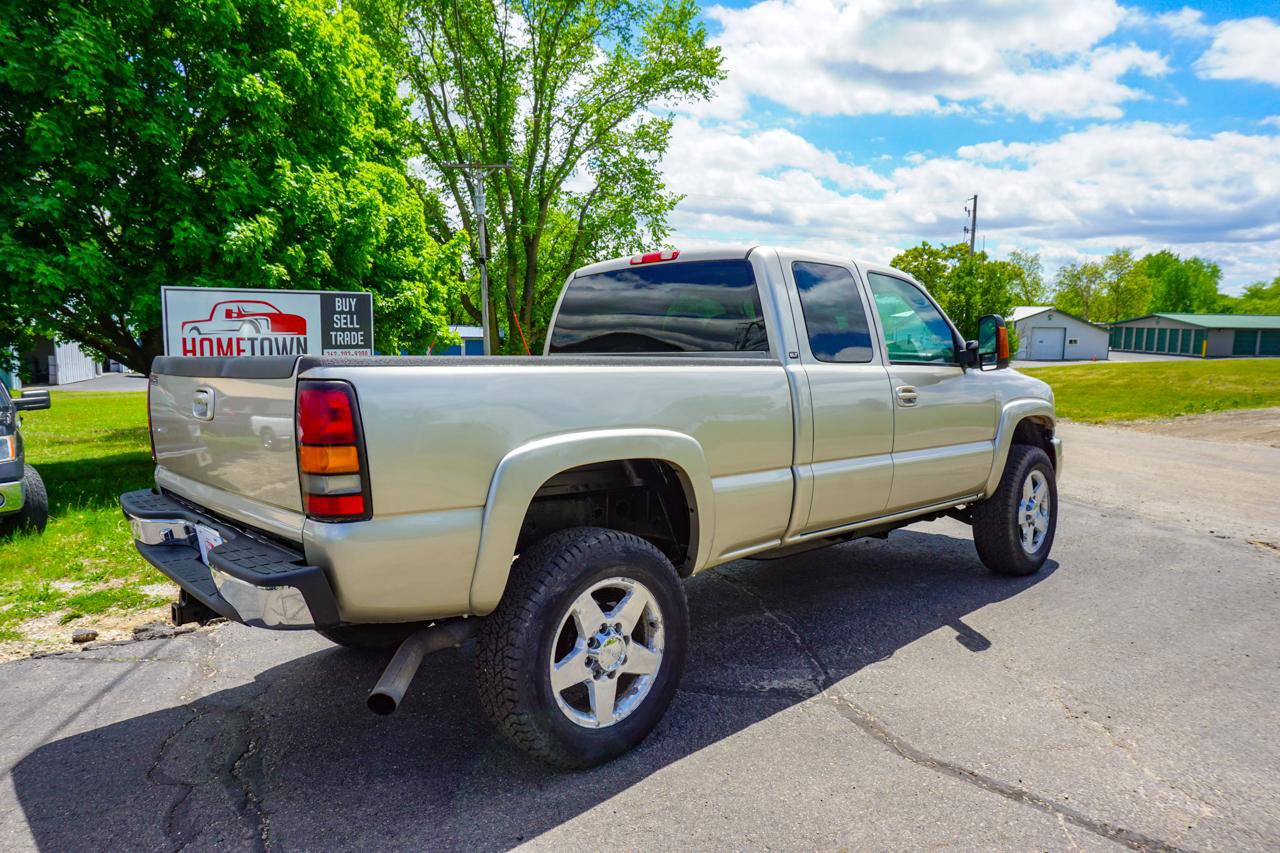 Used 2005 GMC Sierra 2500 SLT w/ Heavy-Duty Power Package AWD/4WD image 3