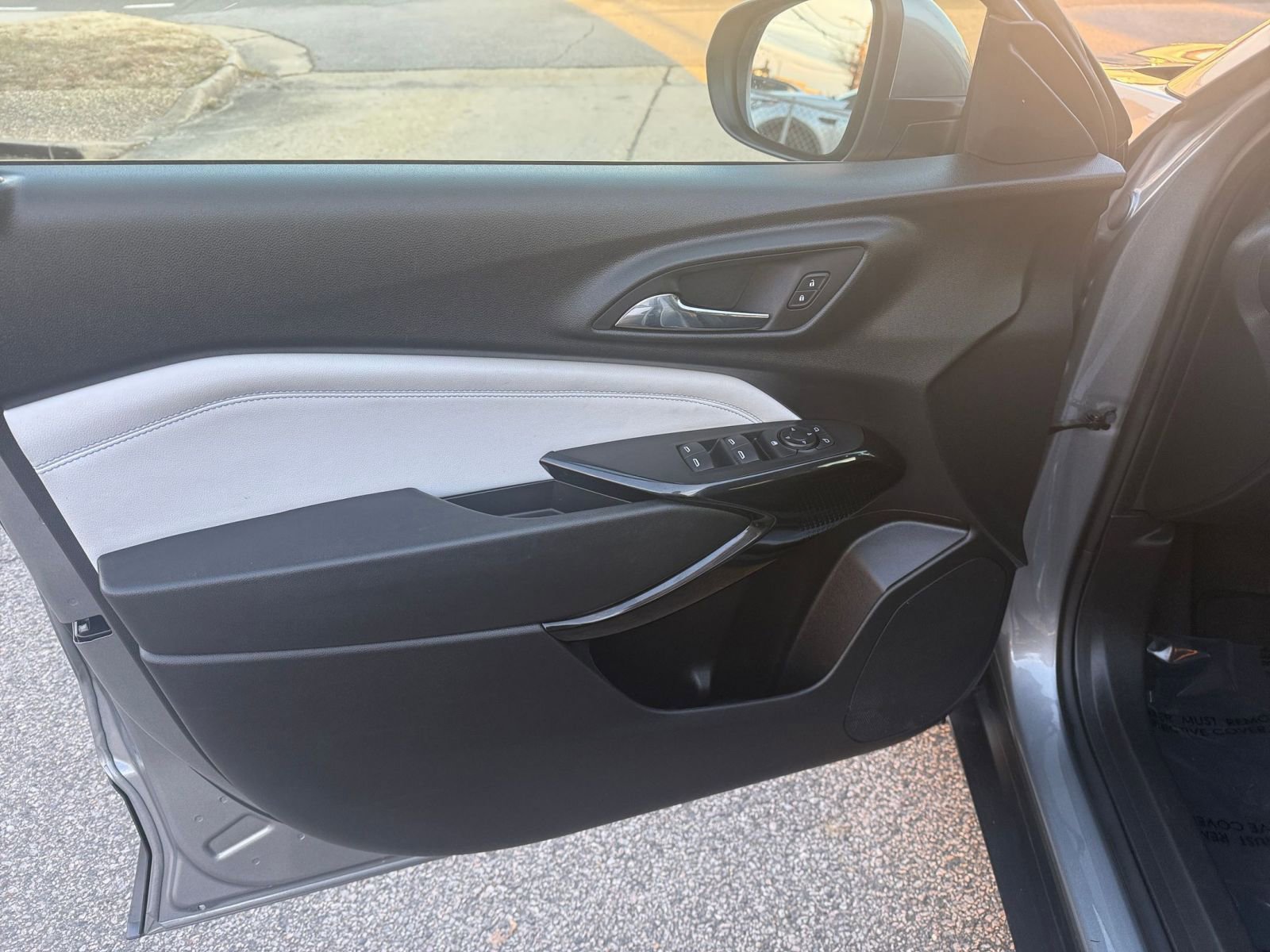 Used 2025 Chevrolet Trax LT image 20