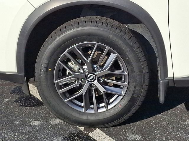 Used 2024 Nissan Rogue S AWD/4WD image 8