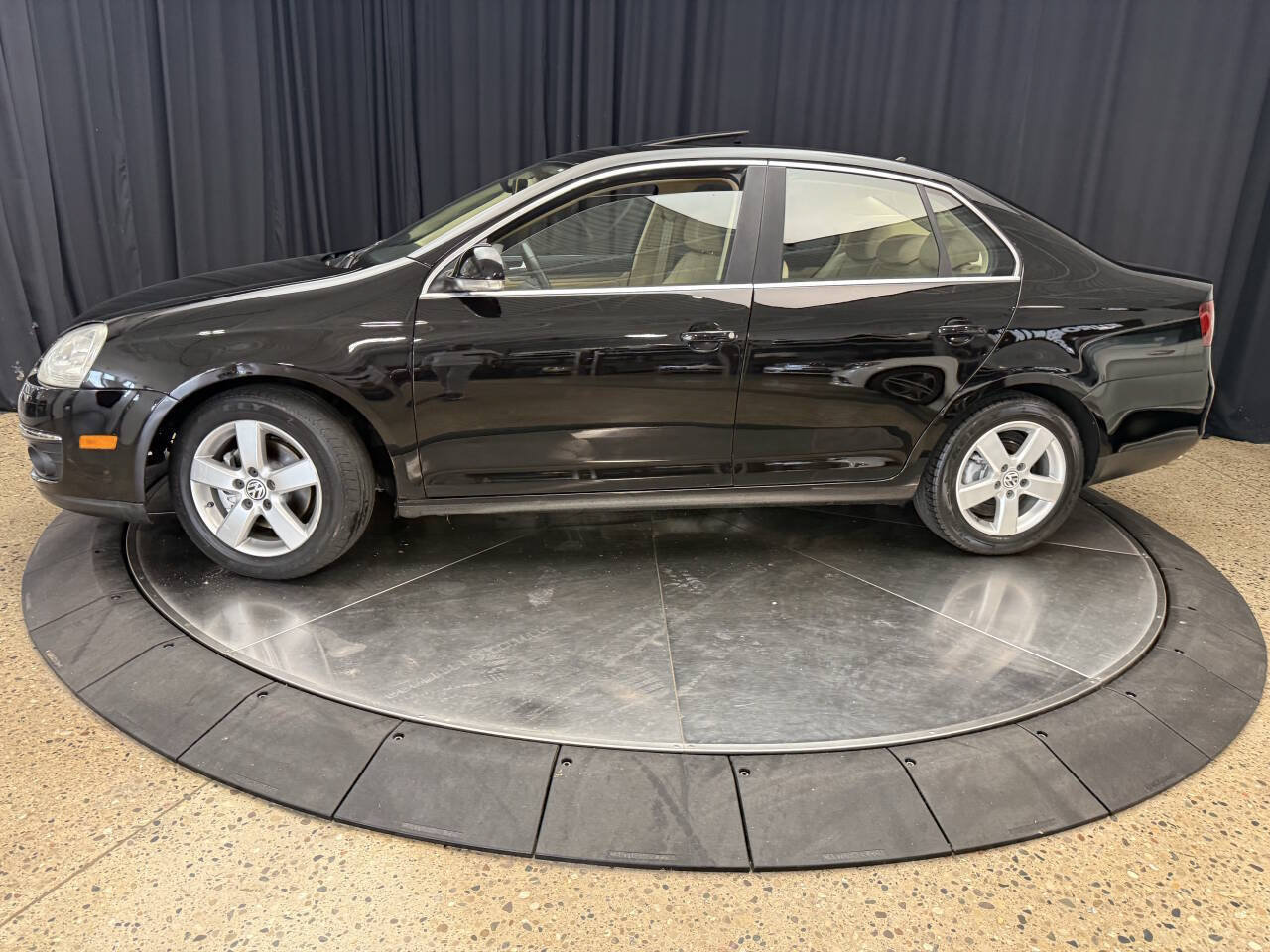 Used 2008 Volkswagen Jetta SE FWD image 3