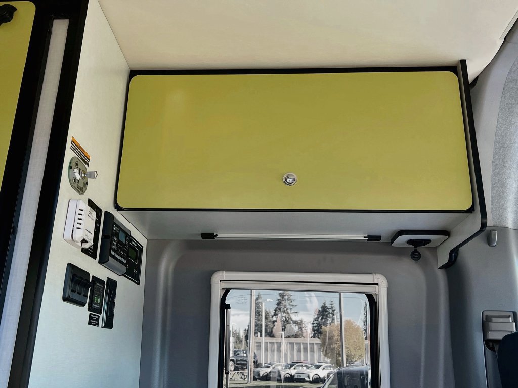 Used 2018 Mercedes-Benz Sprinter 2500 image 54