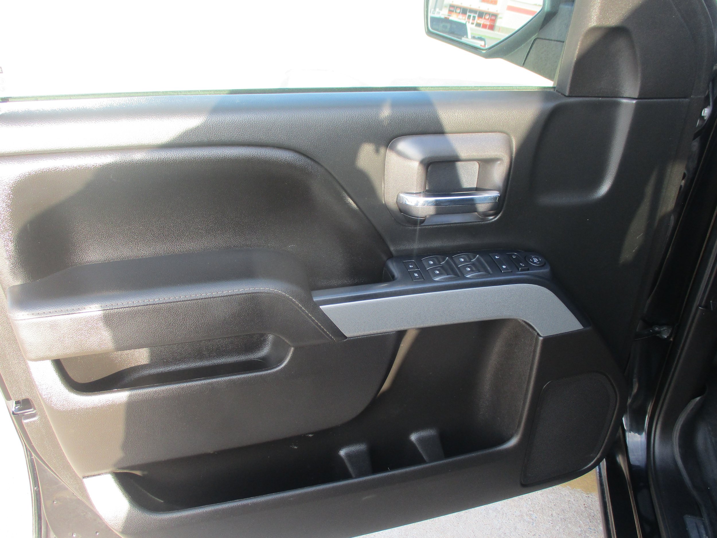 Used 2017 Chevrolet Silverado 1500 LT w/ All Star Edition AWD/4WD image 5