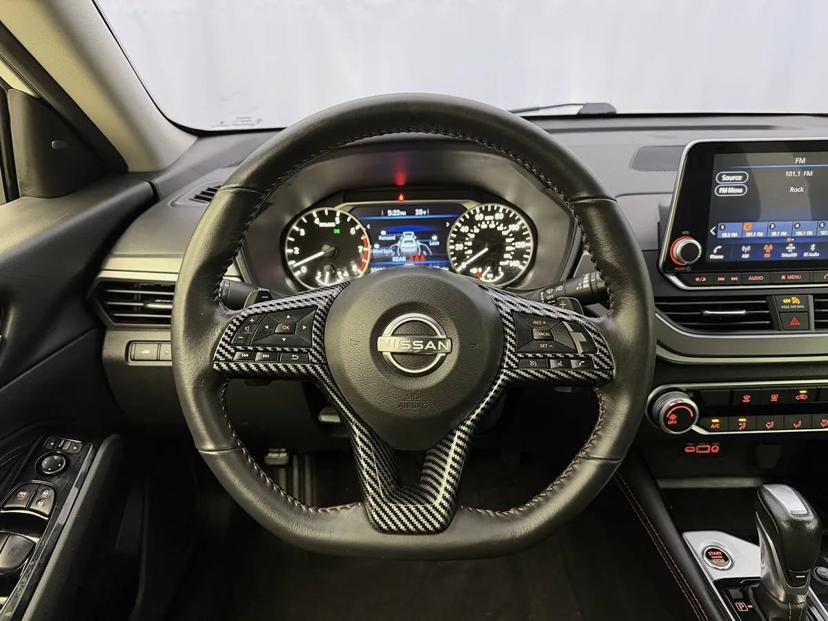 Used 2023 Nissan Altima 2.5 SR FWD image 10