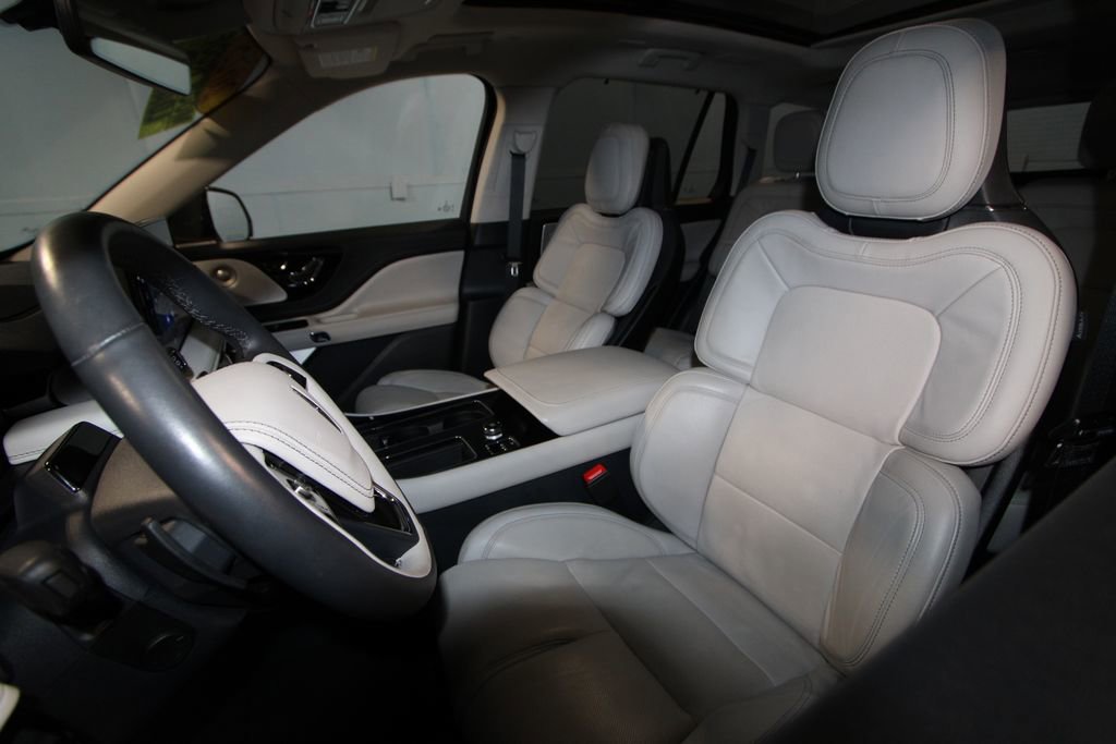 Used 2025 Lincoln Aviator Reserve w/ Equipment Group 201A image 4