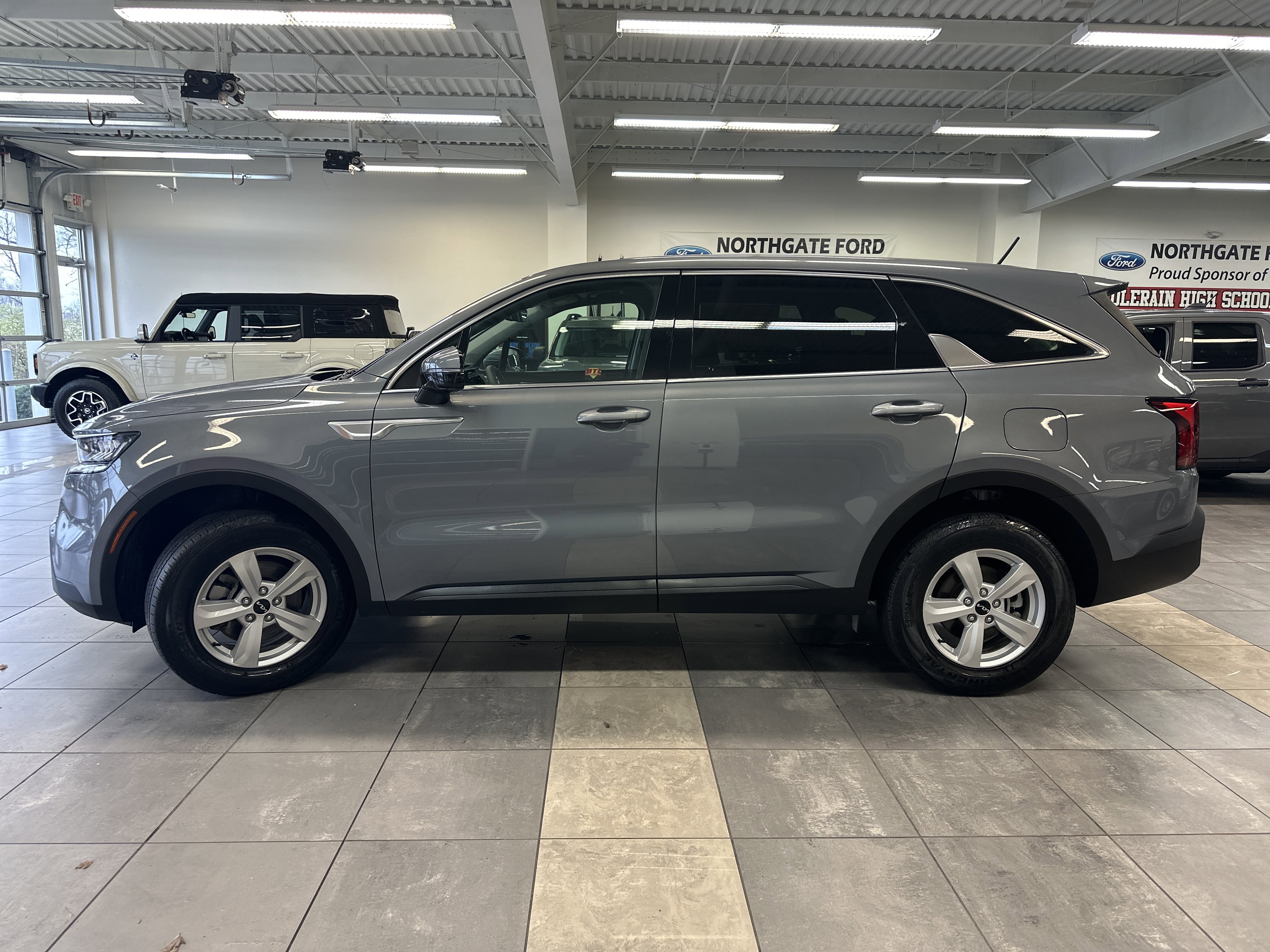 Used 2023 Kia Sorento LX image 16