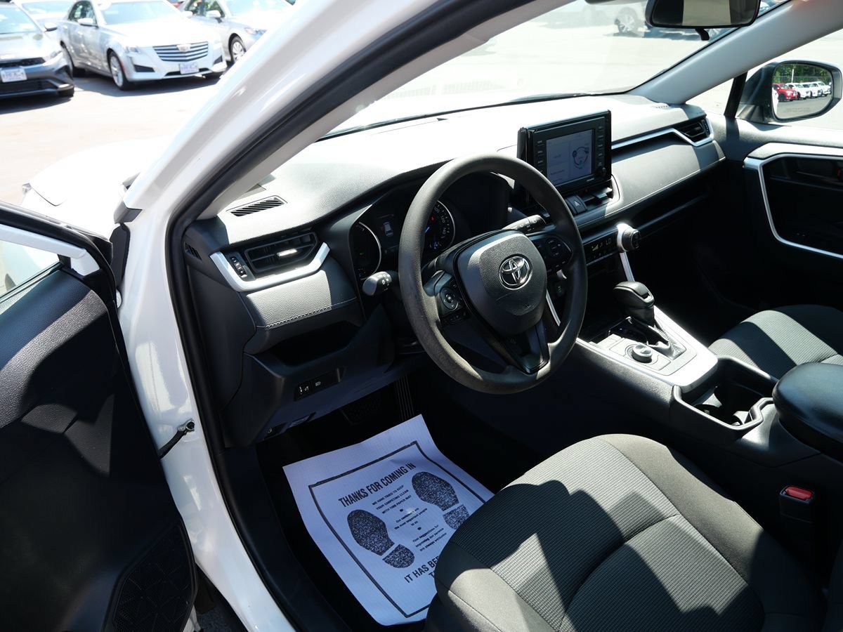 Used 2021 Toyota RAV4 LE AWD/4WD image 9