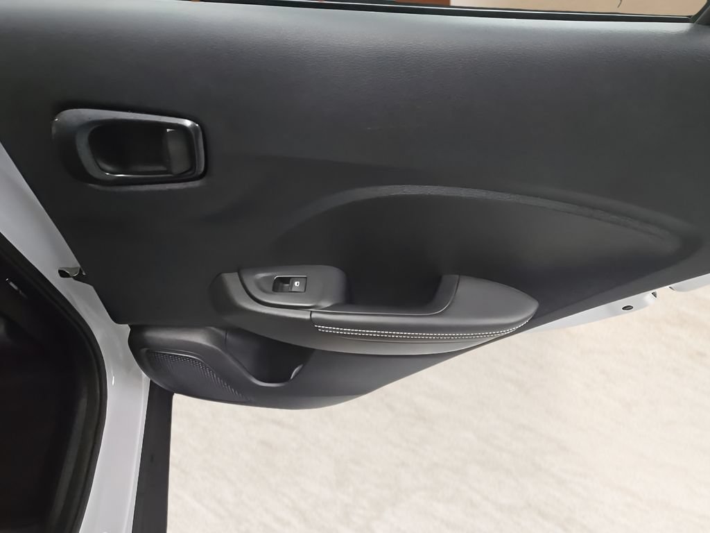 Used 2022 Hyundai Venue Limited FWD image 21