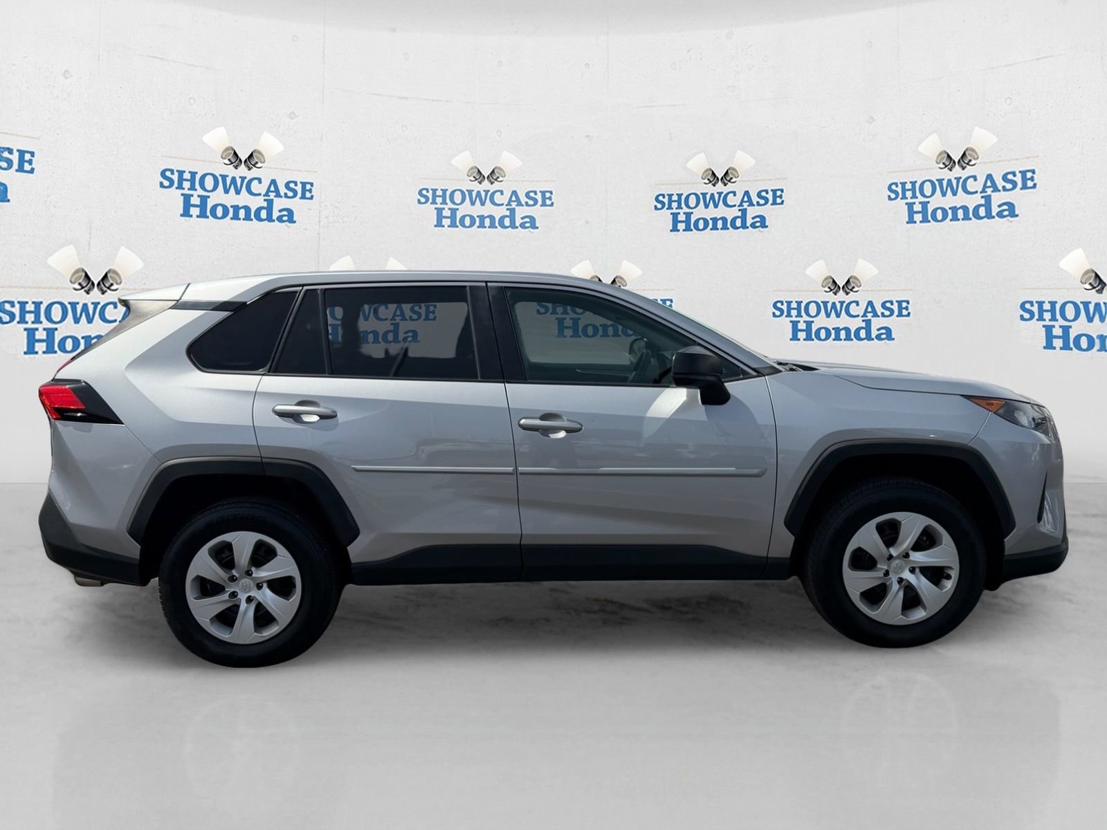 Used 2022 Toyota RAV4 LE w/ Carpet Mat Package (TMS) image 8