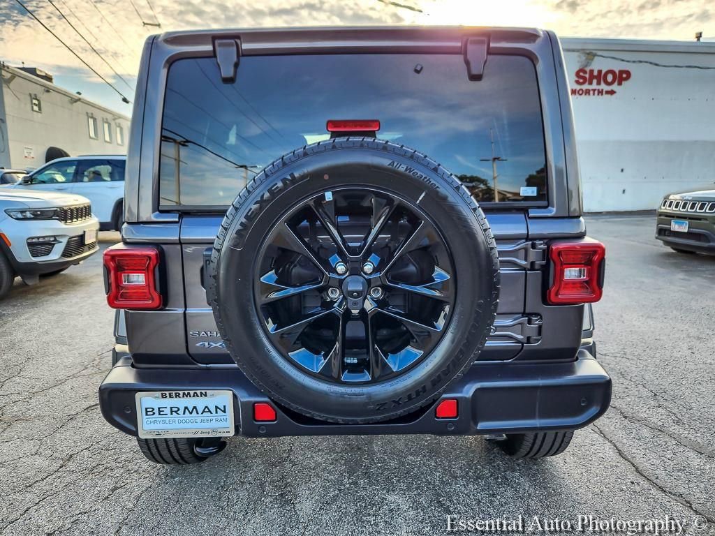 Used 2025 Jeep Wrangler Unlimited Sahara w/ Safety Group AWD/4WD image 7