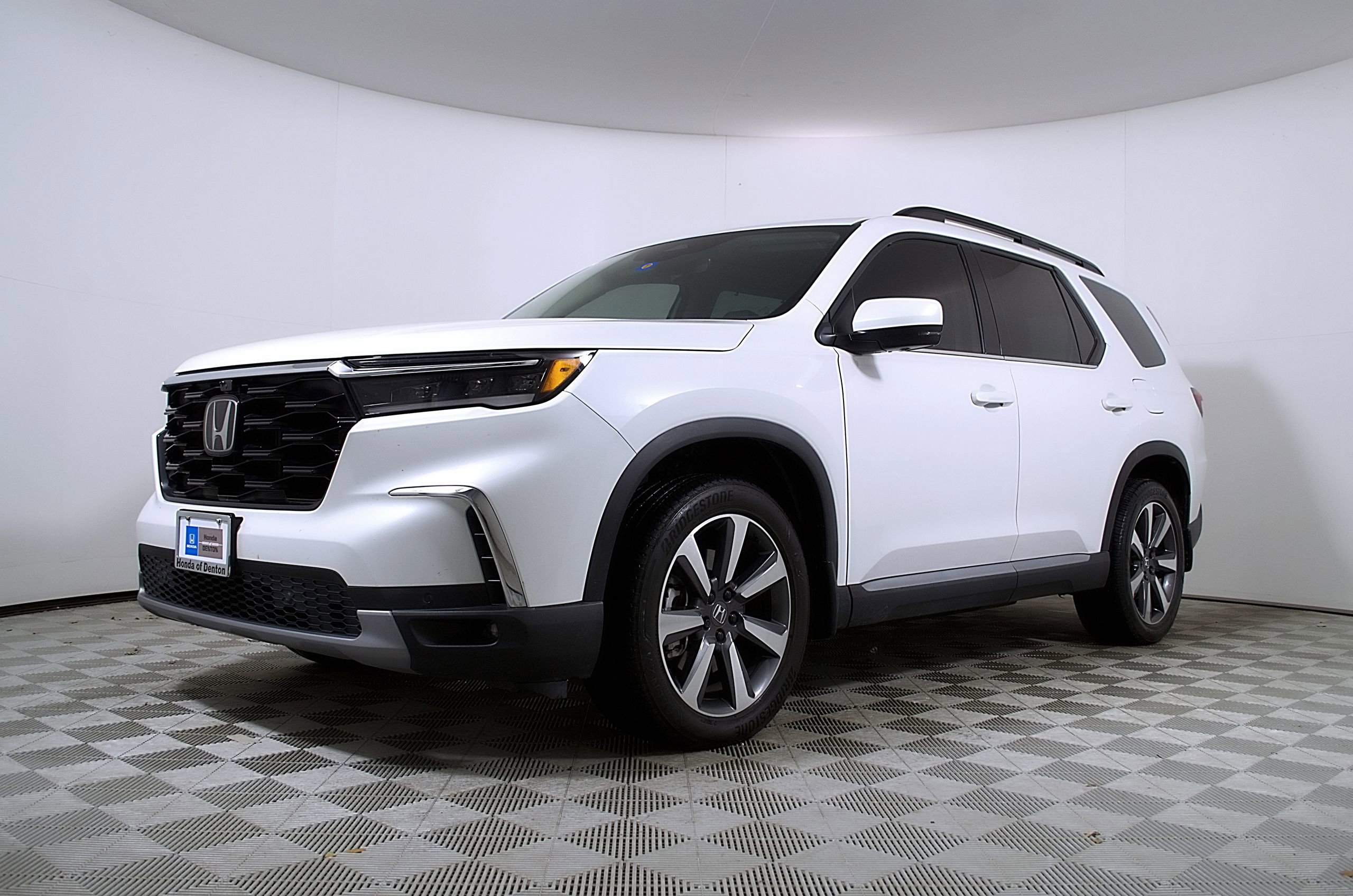 Used 2024 Honda Pilot Elite image 2