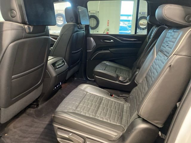 Used 2023 Cadillac Escalade ESV Premium Luxury Platinum AWD/4WD image 37