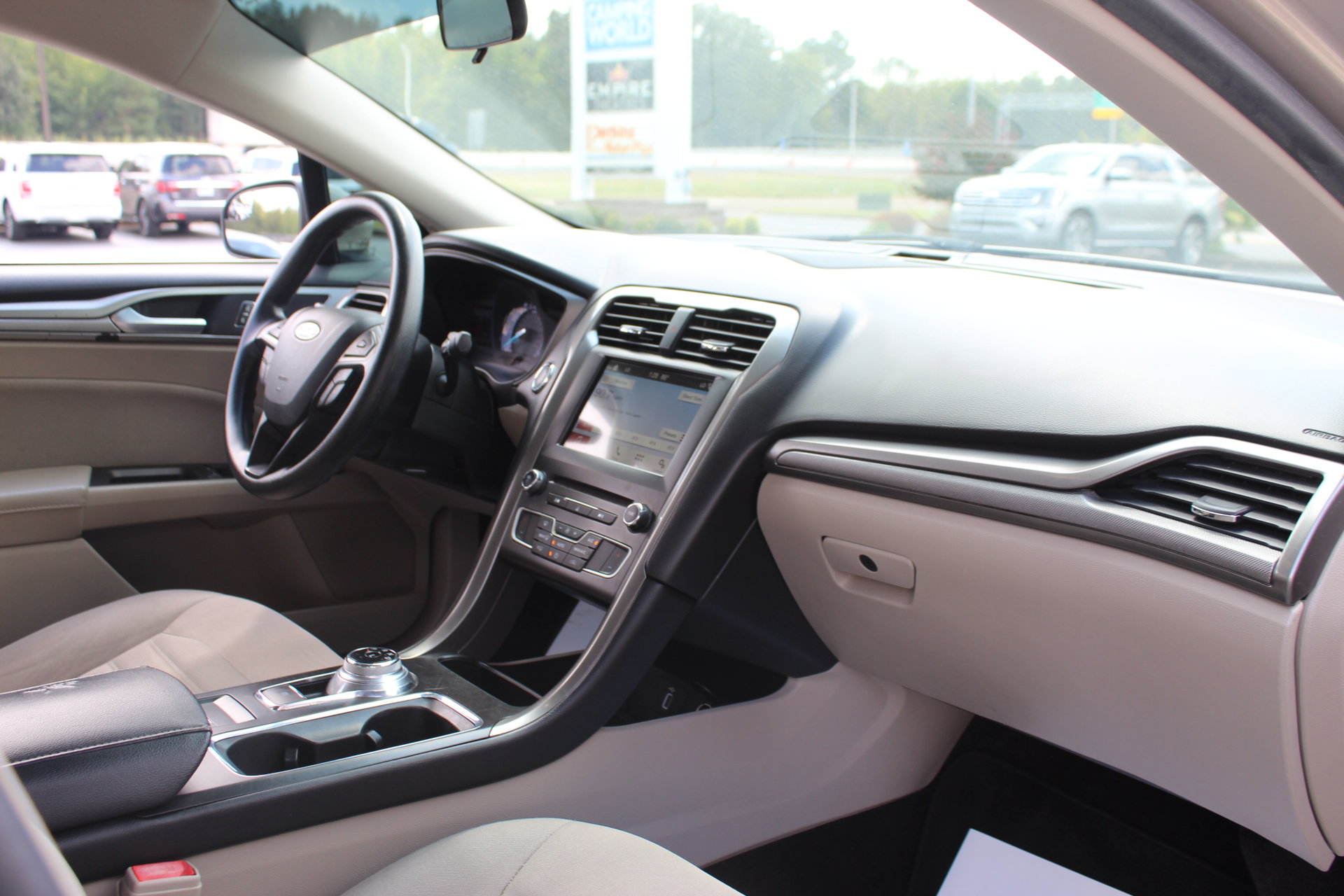 Used 2018 Ford Fusion SE w/ Fusion SE Technology Package image 30